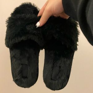 BRAND NEW vs pink slippers